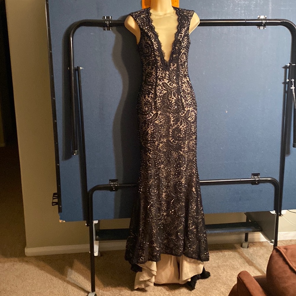 Shail K. Designer mermaid gown sz 2 w train